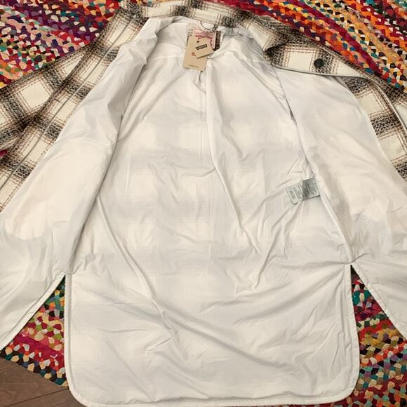 NWT Levi’s Ivory & Brown Plaid Zip Button Midi Maxi Shacket Coat - Picture 8 of 9